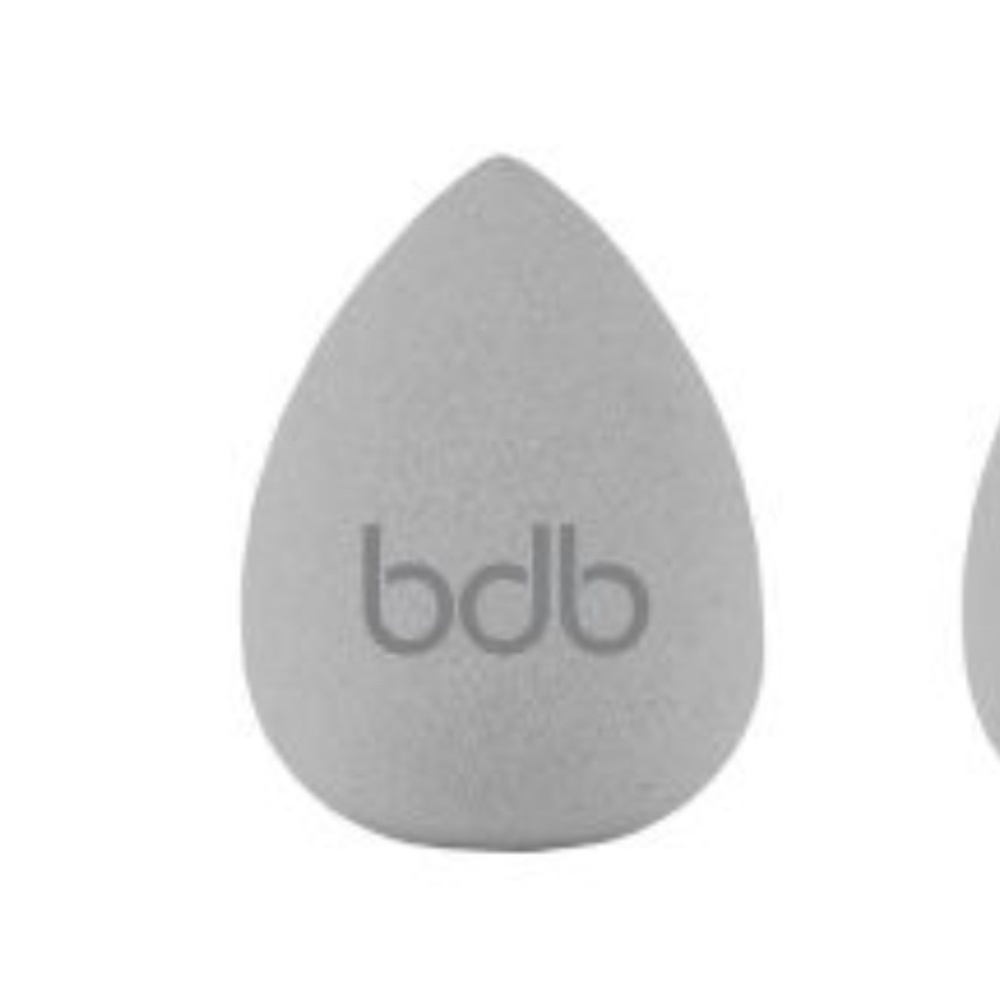 BILLION DOLLAR BEAUTY Charcoal Beauty Sponge